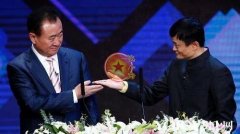 私服一条龙转载：王健林身家超马云4亿美元 成内地新首富