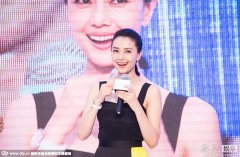 传奇开区一条龙转载：高圆圆背带装杭州捞金引骚动 多名男子爬树
