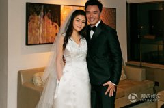 传奇一条龙转载：钟镇涛香港补办喜酒 梁朝伟邱淑贞现身道贺