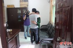 传奇sf一条龙转载：小伙8岁时爬火车货柜厢被拉走 29年后母子相聚