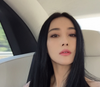 传奇私服一条龙转载：张馨予凌晨发文要“涅槃” 欲和往事说再见