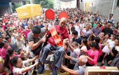 传奇私服一条龙转载：西安抗战老兵百岁生日 全村人齐贺寿
