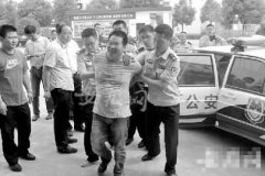 传奇一条龙转载：男子因女友变弟媳弑父伤弟 被抓后一直笑(图)