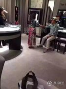 开服一条转载新闻-李湘香港疯狂血拼 王岳伦做贴身跟班